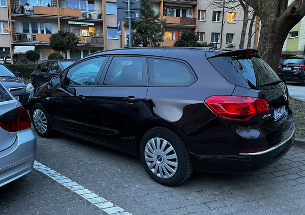 Opel Astra cena 35990 przebieg: 105500, rok produkcji 2015 z Szczecin małe 631